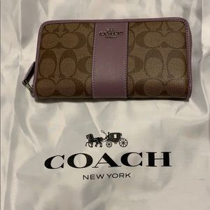 NWOT Coach Accordion Color Block Zipper Wallet